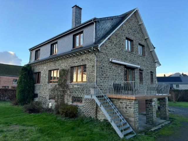Maison entièrement rénovée, disponible à la location à Paliseul