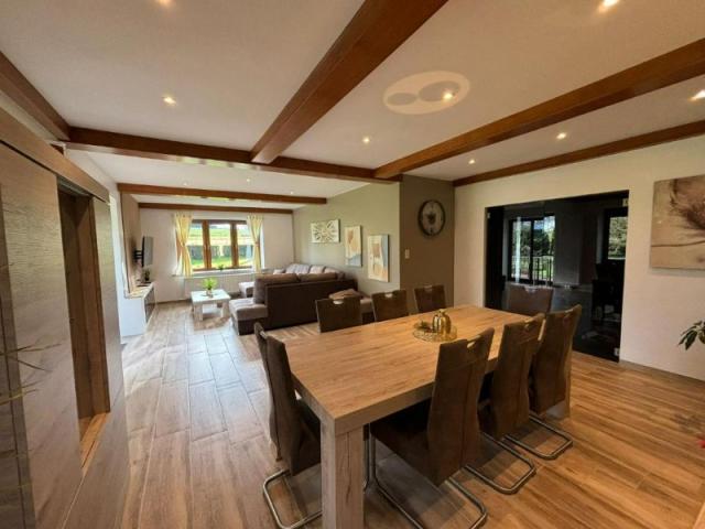 Maison entièrement rénovée, disponible à la location à Paliseul